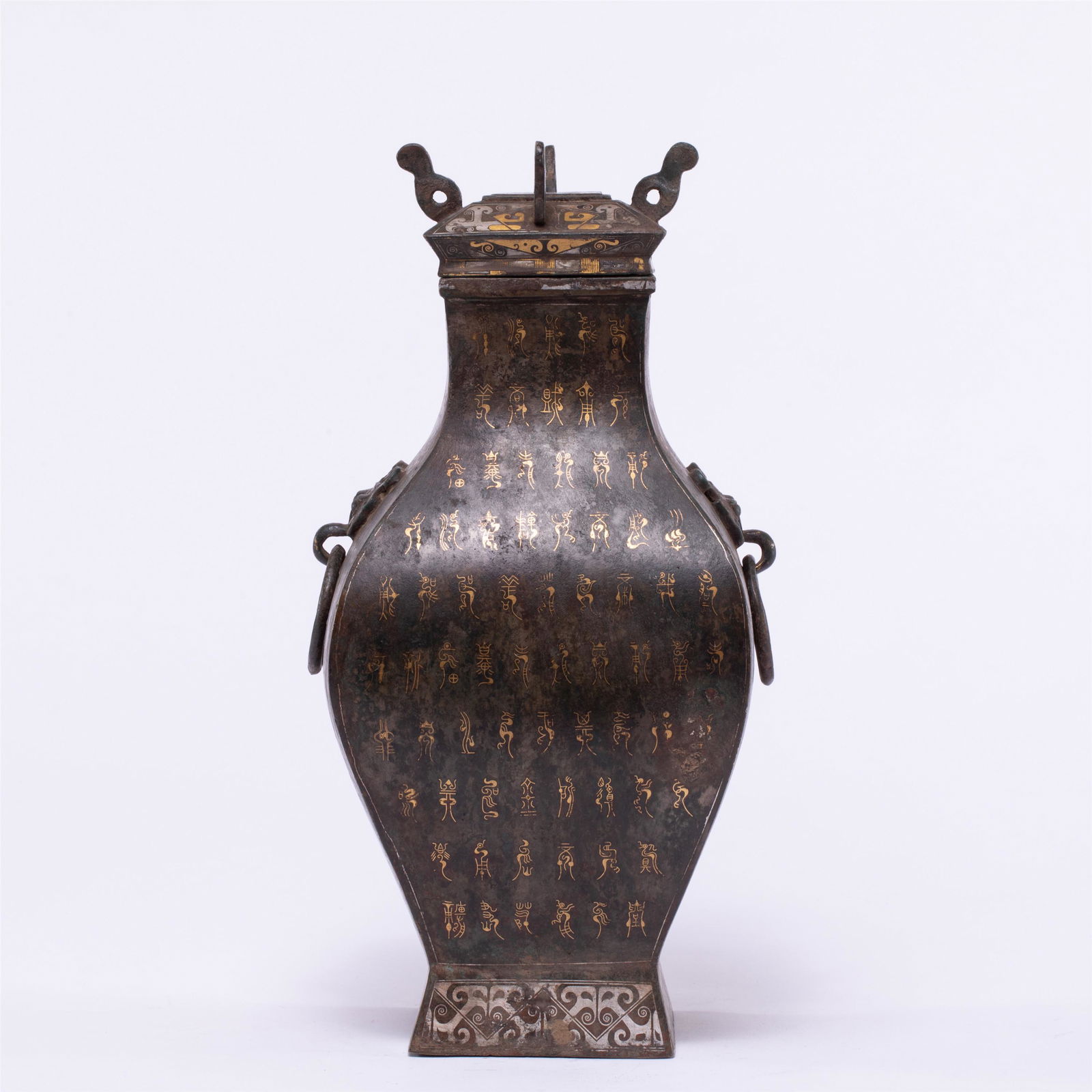 A CHINESE GILT BRONZE VASE (1 of 10)