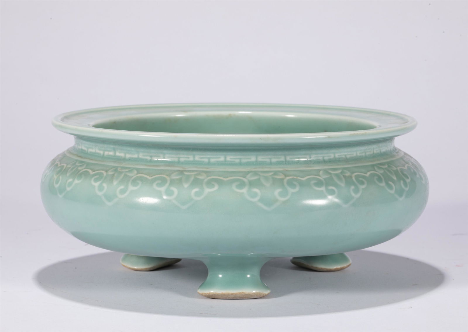 A CHINESE PORCELAIN TRIPOD BRUSH WASHER (1 of 9)