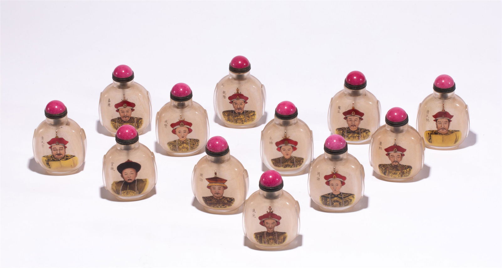 A SET OF CHINESE AGATE SNUFF BOTTLES (1 of 20)