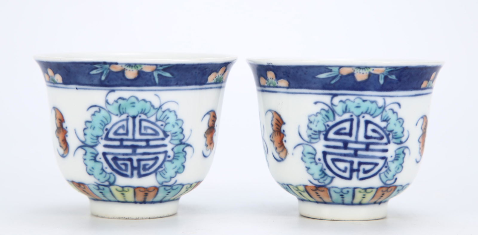 A PAIR OF CHINESE DOUCAI PORCELAIN CUPS (1 of 9)