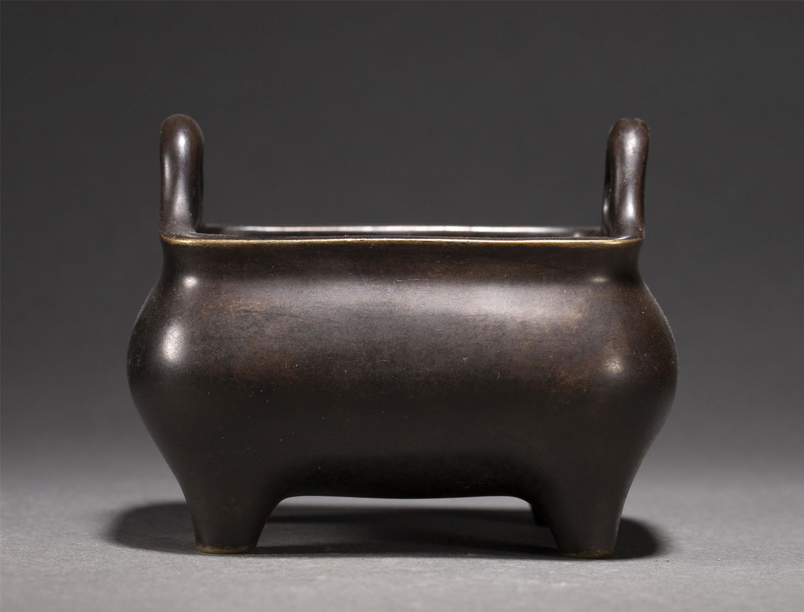 A CHINESE BRONZE SQUARE CENSER (1 of 10)