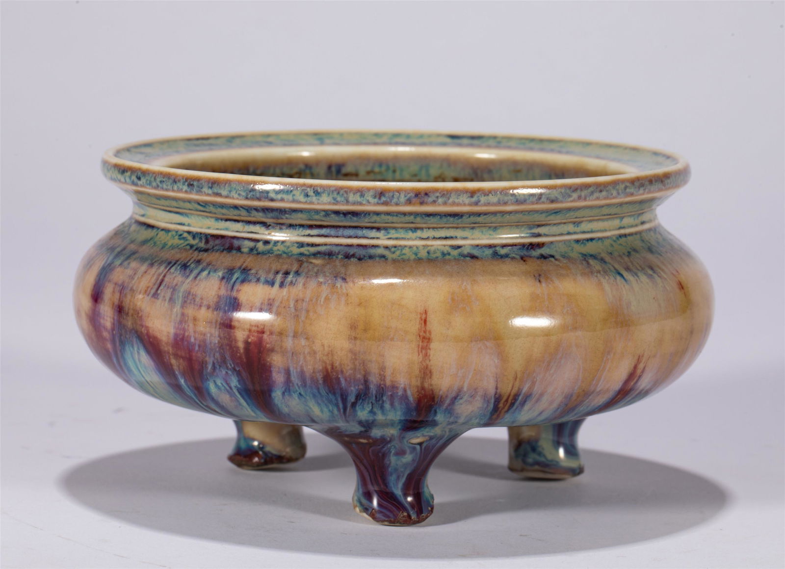 A CHINESE PORCELAIN TRIPOD CENSER (1 of 9)