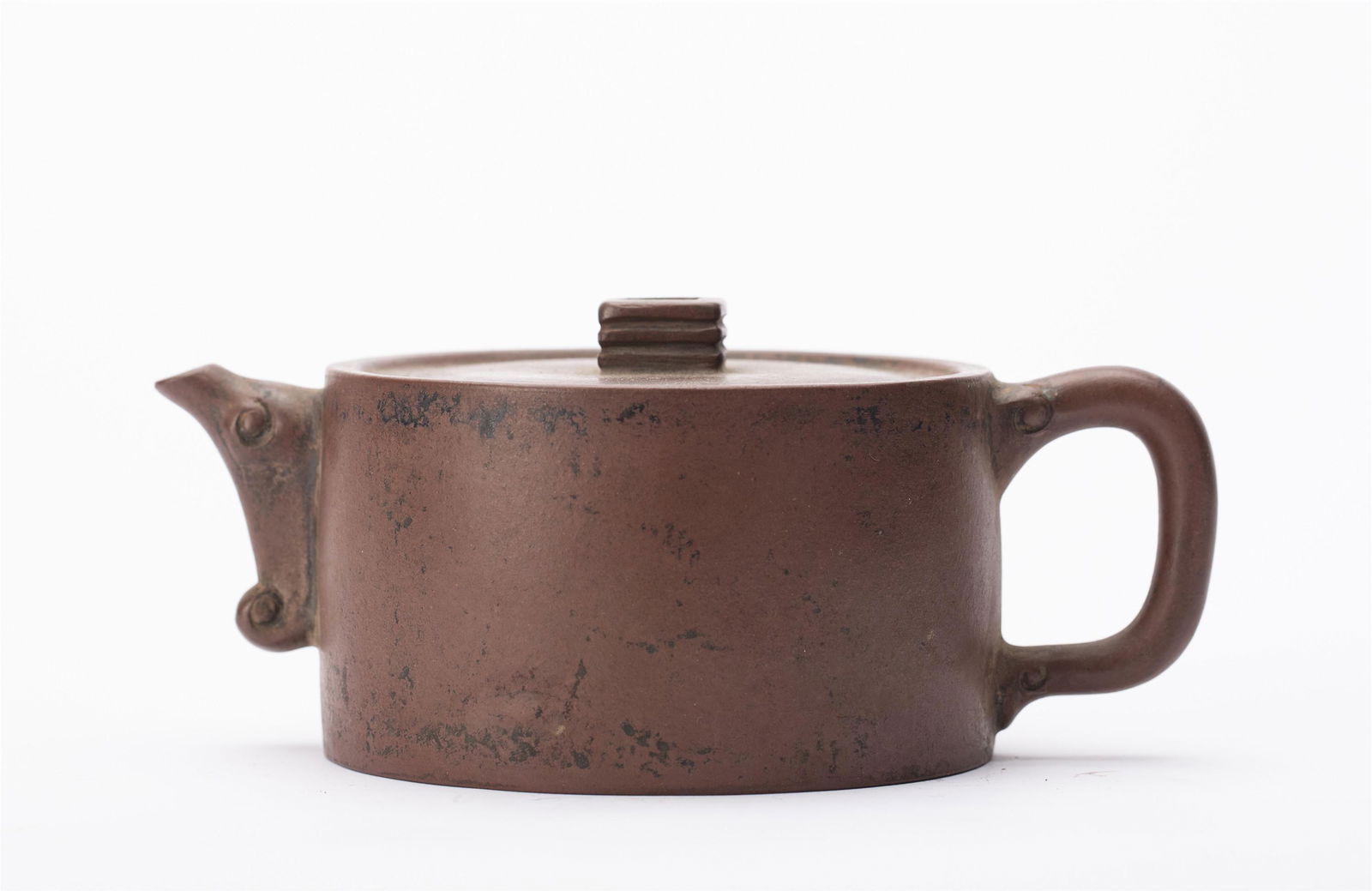 A CHINESE YIXING ZISHA CLAY TEA POT (1 of 8)