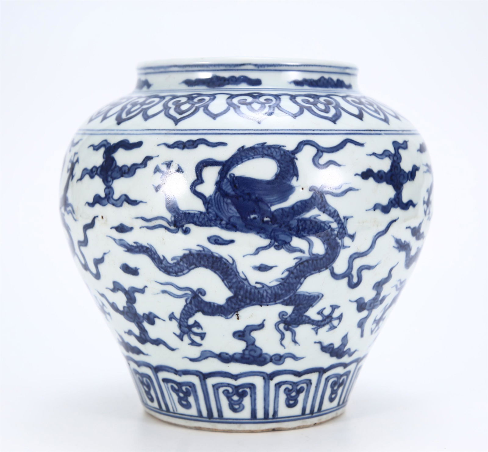 A CHINESE BLUE AND WHITE PORCELAIN DRAGON PATTERN JAR (1 of 9)