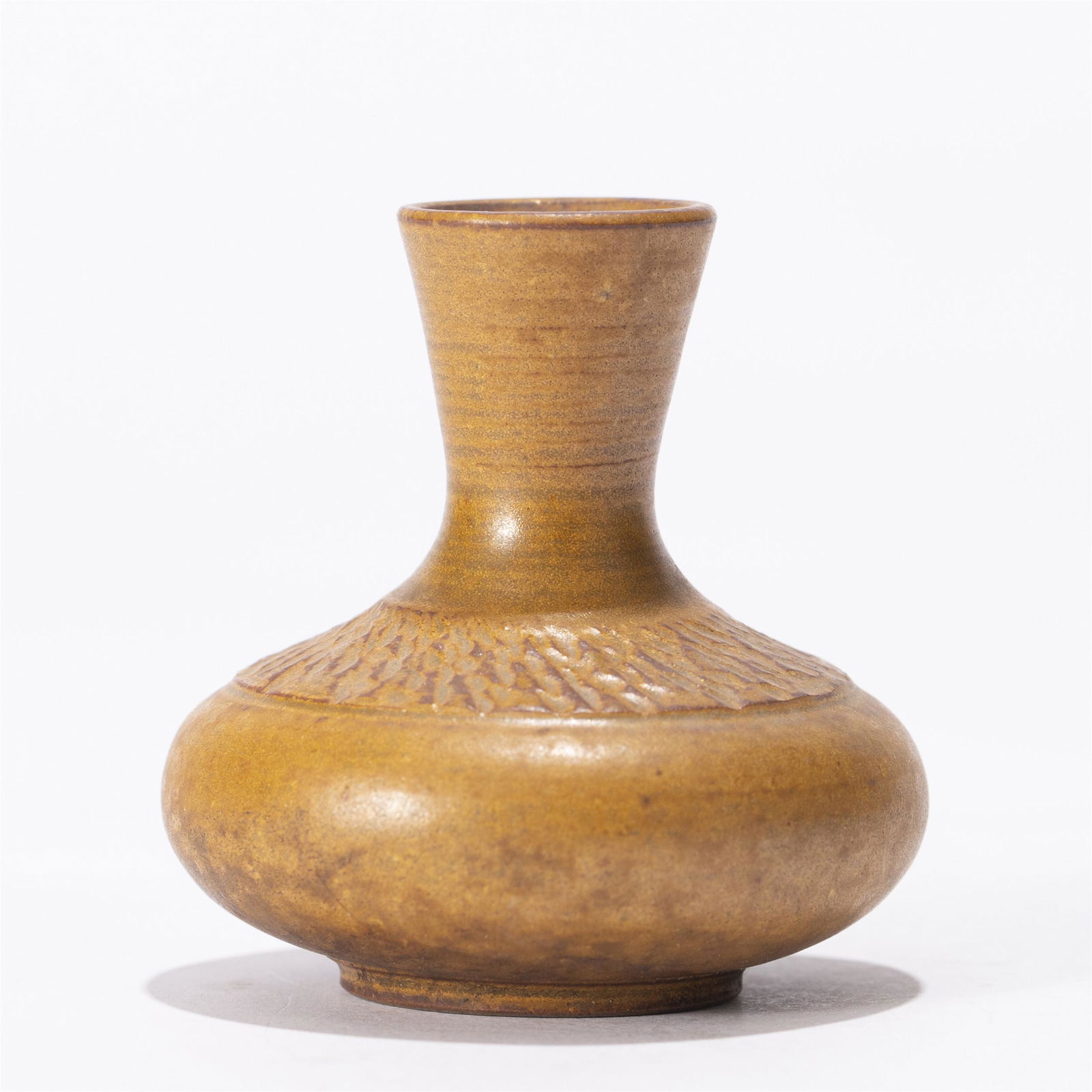 A CHINESE YELLOW GLAZE PORCELAIN VASE (1 of 7)