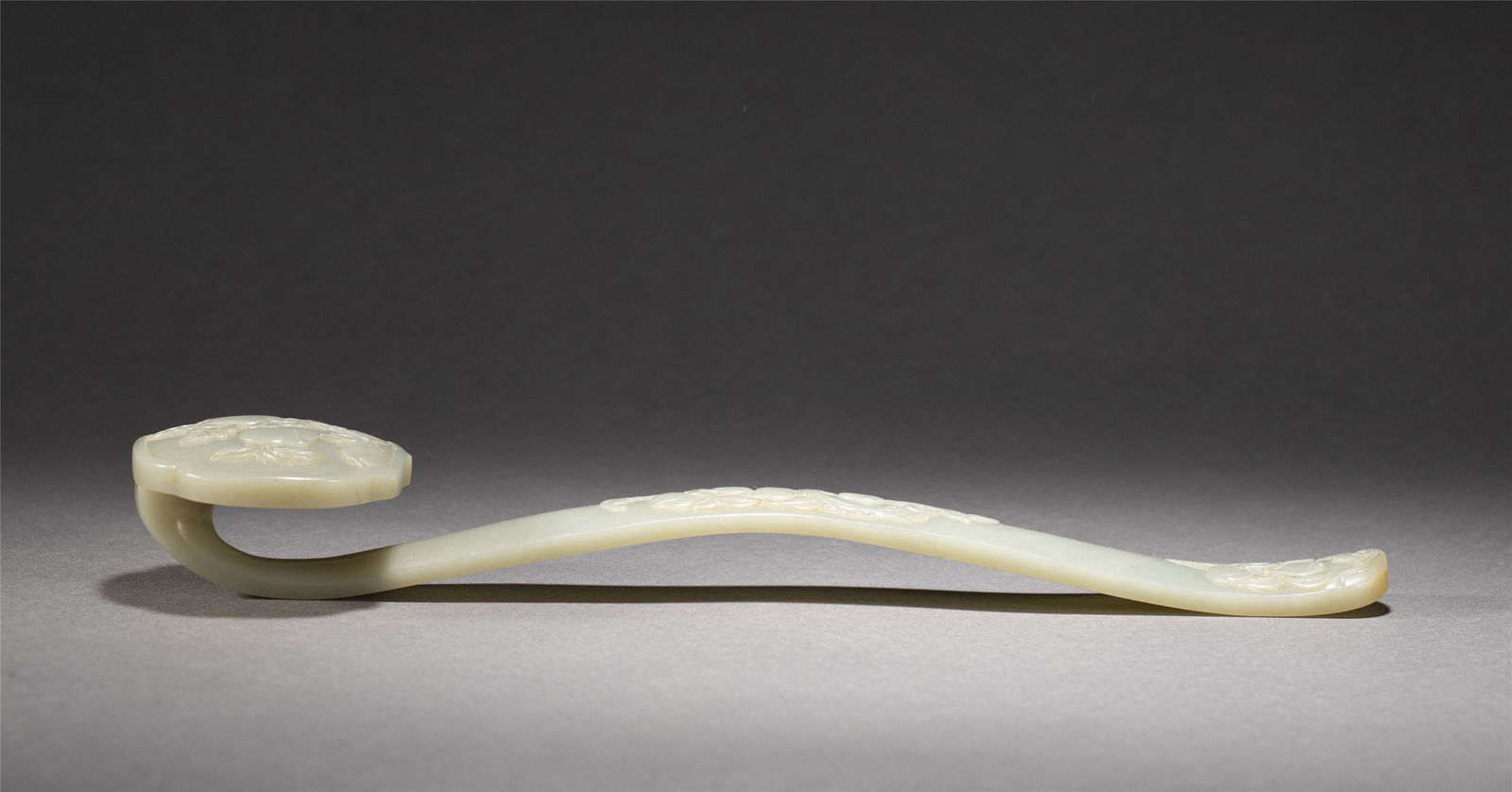 A CHINESE JADE RUYI SCEPTER ORNAMENTS (1 of 9)