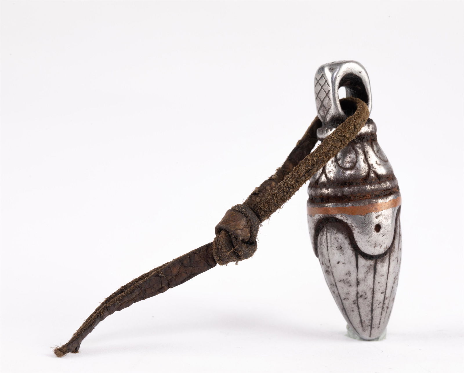 A CHINESE SILVER PENDANT (1 of 9)