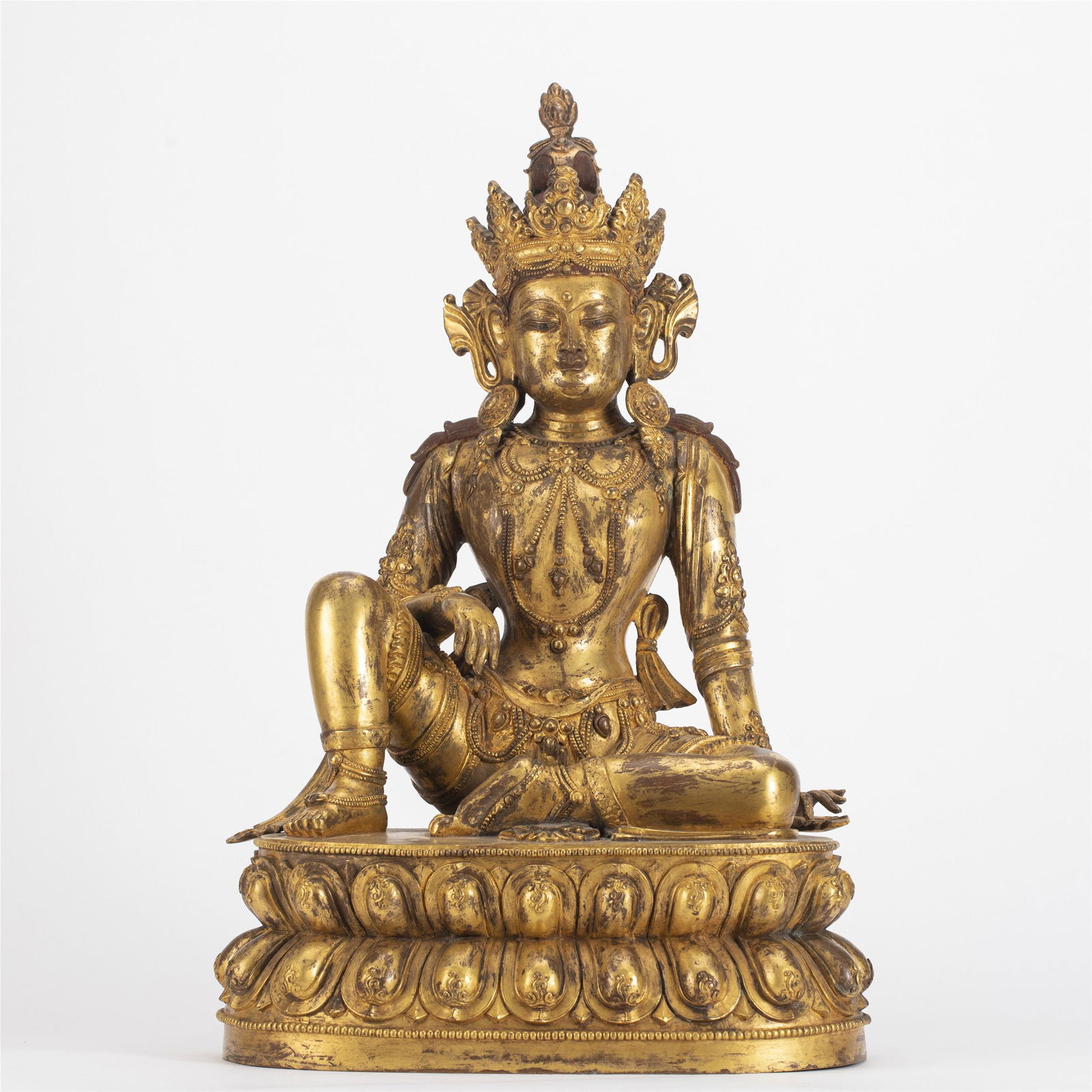 A CHINESE GILT BRONZE FIGURE OF BUDDHA STATUE (1 of 10)