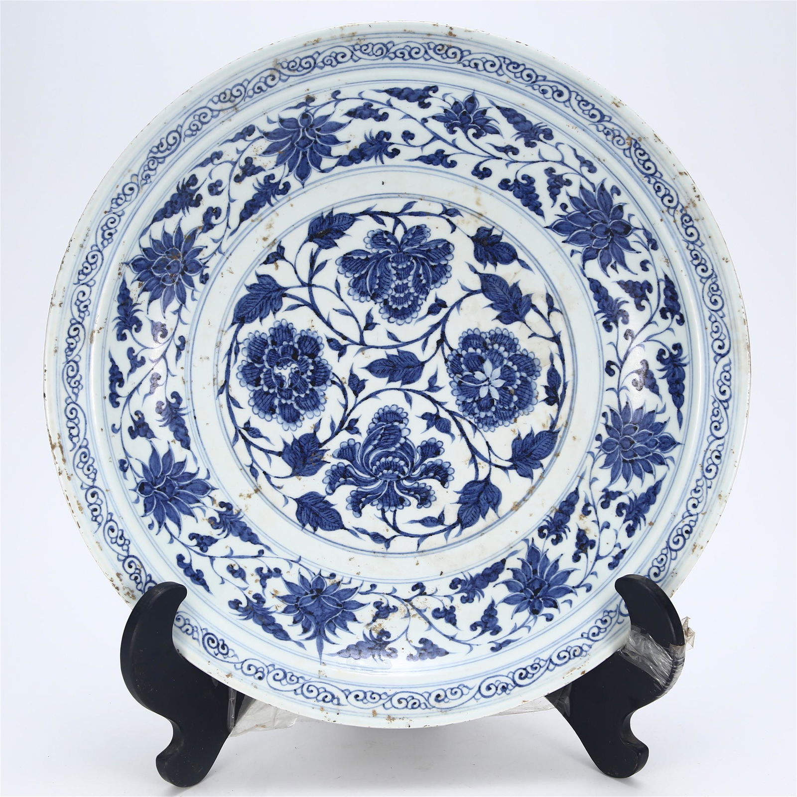 A CHINESE BLUE AND WHITE PORCELAIN FLOWERS DISH (1 of 9)