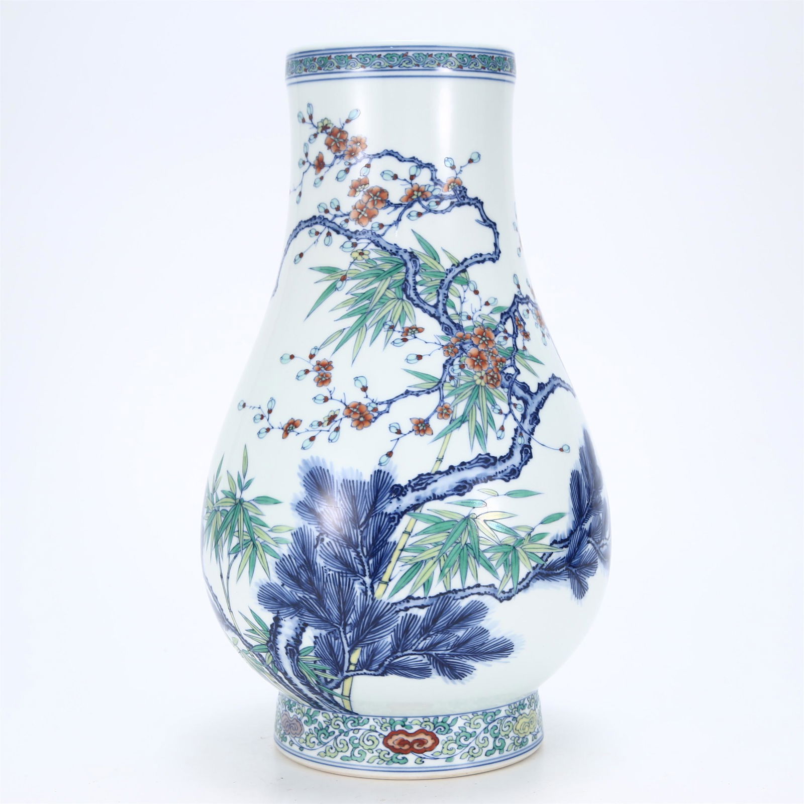 A CHINESE DOUCAI PORCELAIN VASE (1 of 9)
