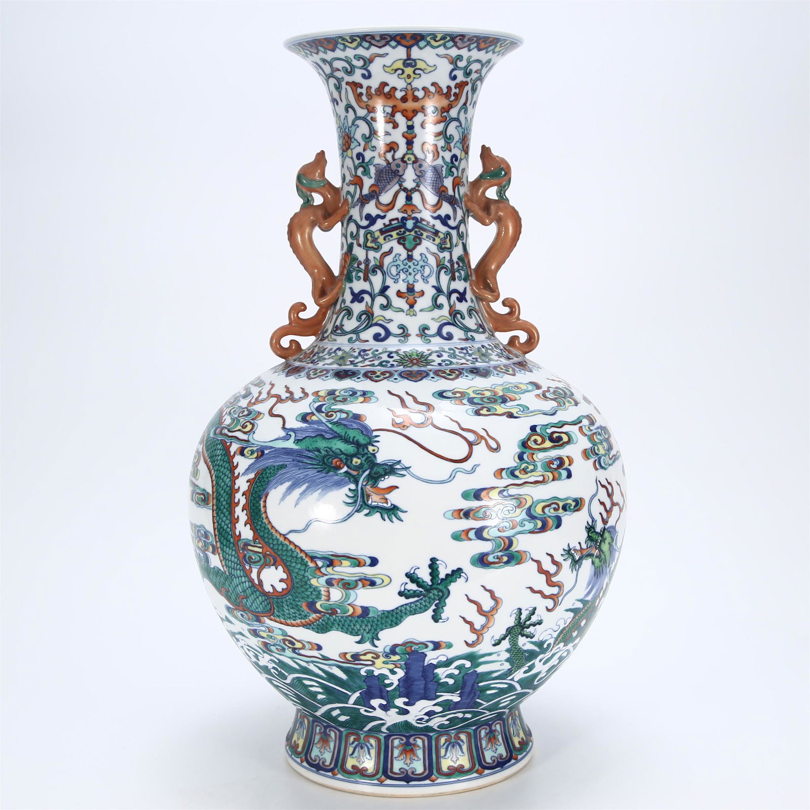 A CHINESE DOUCAI PORCELAIN CLOUD DRAGON PATTERN VASE (1 of 9)