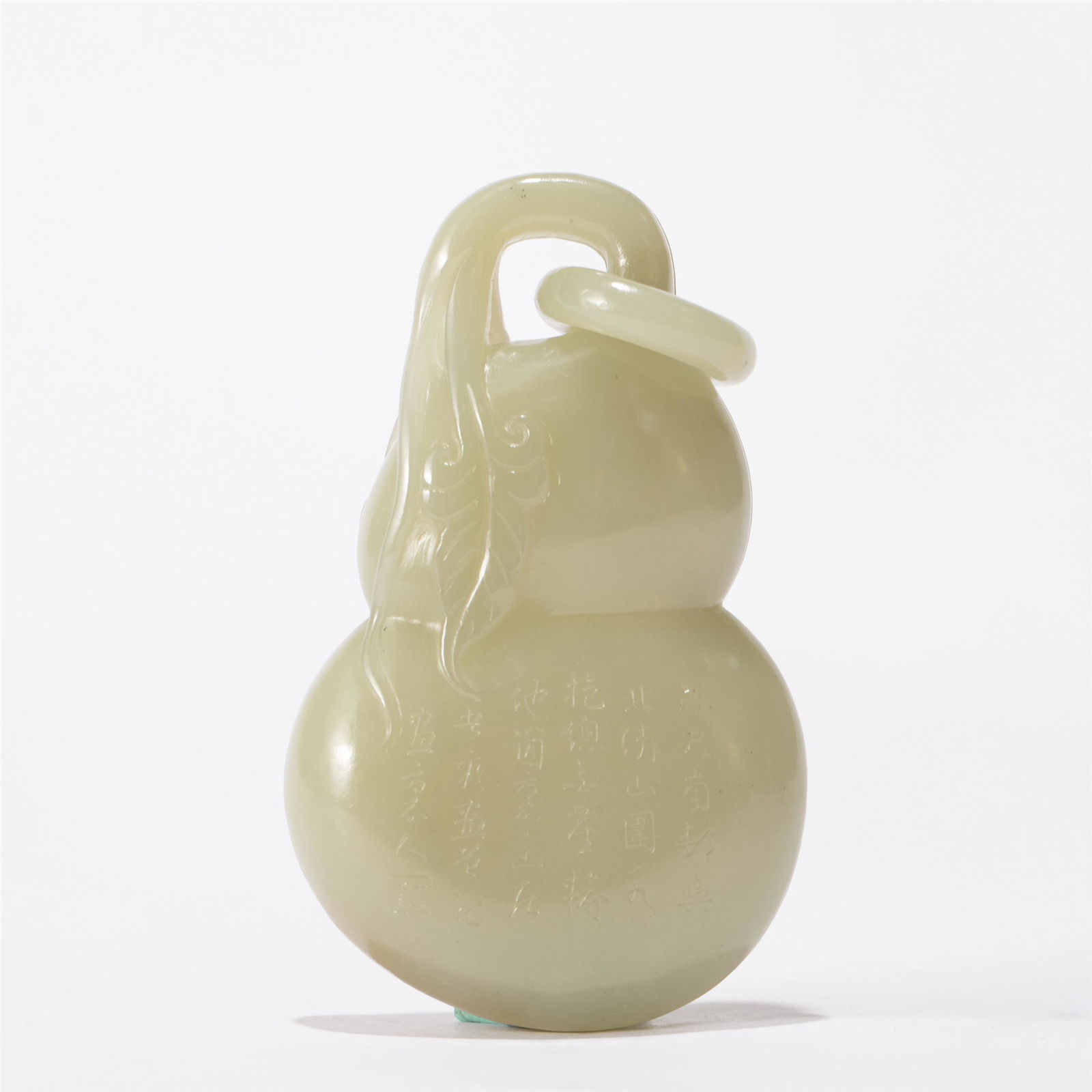 A CHINESE JADE GOURD PENDANT (1 of 8)
