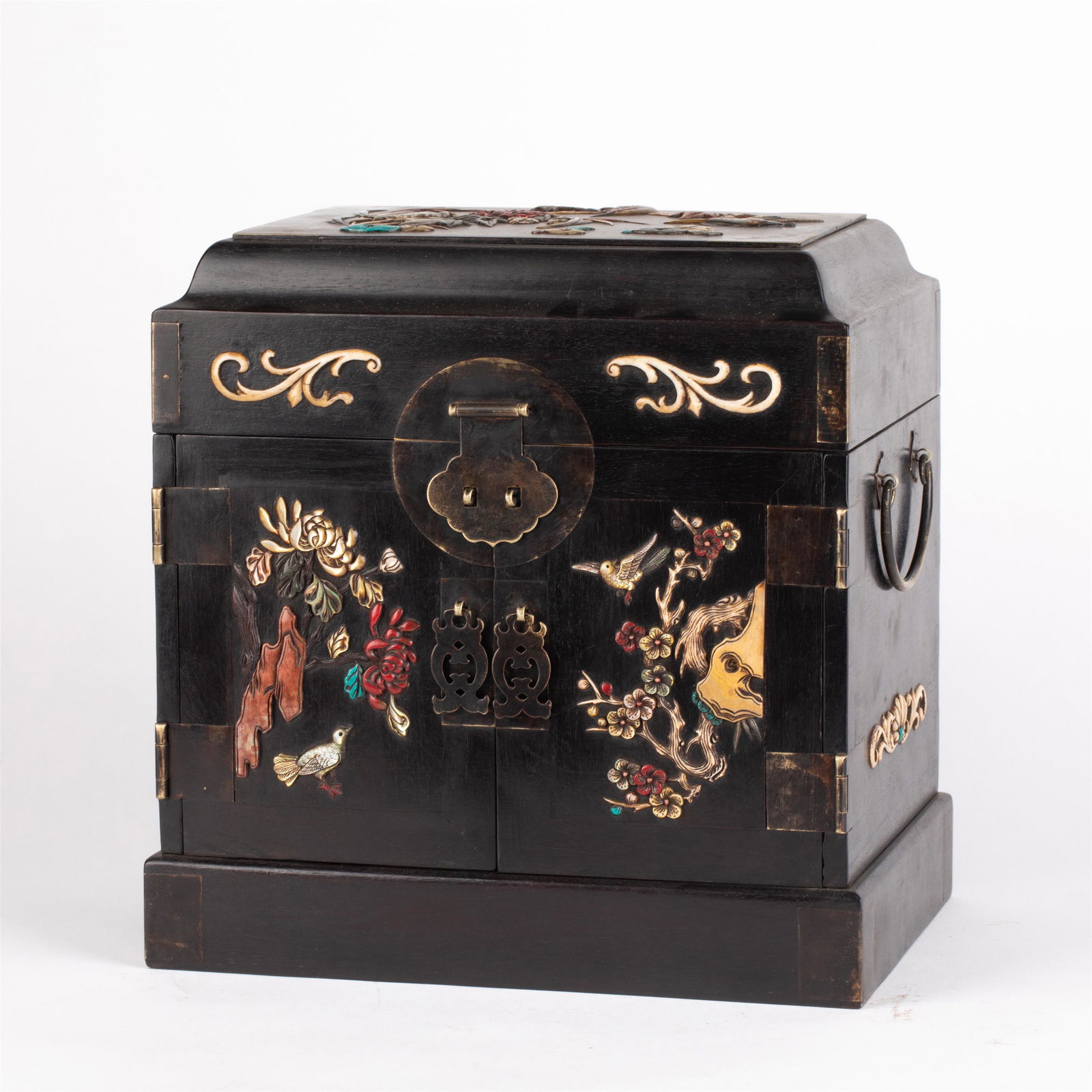 A CHINESE ZITAN WOODEN INLAID JADE BOX (1 of 13)