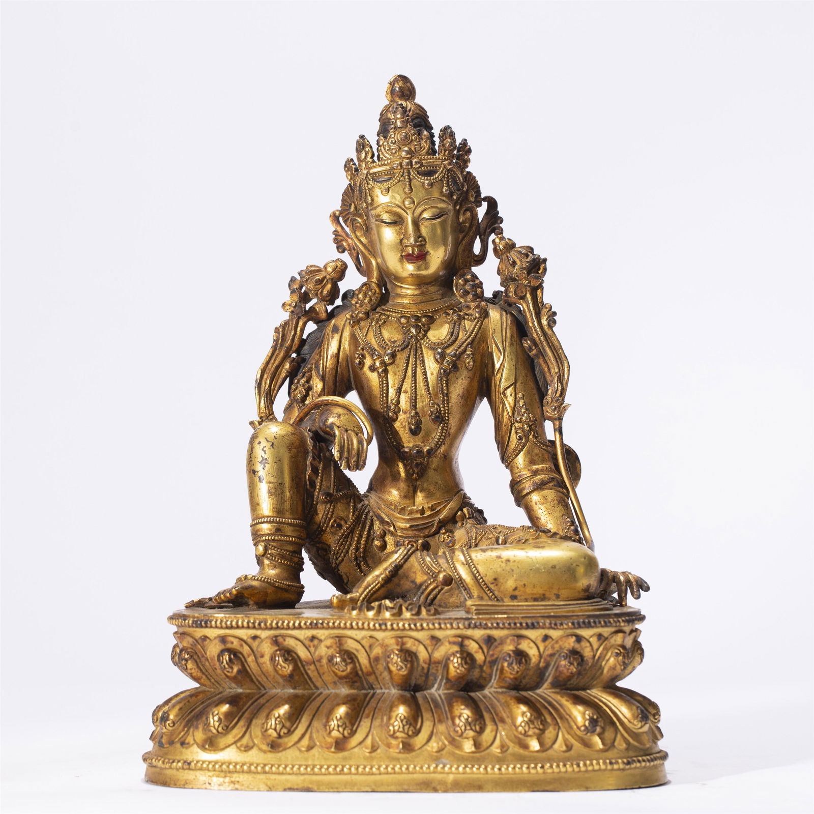 A CHINESE GILT BRONZE FIGURE OF BUDDHA STATUE (1 of 9)