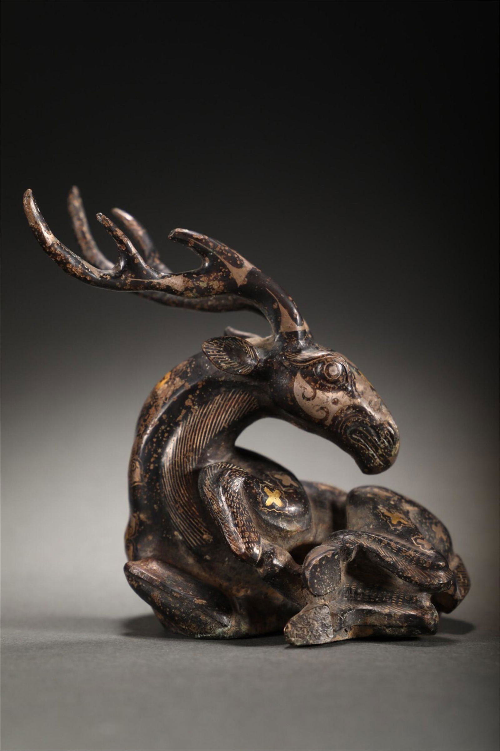 A CHINESE PAINTED GOLD AND SILVER DEER ORNAMENTS (1 of 9)