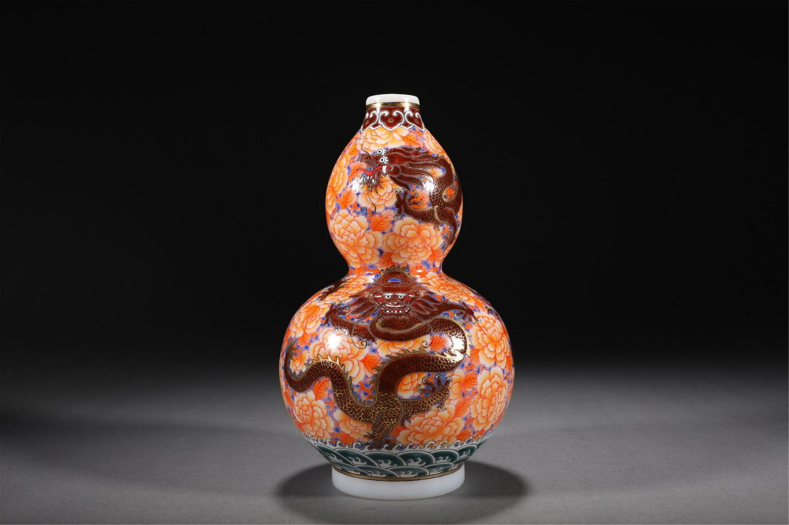 A CHINESE PEKING GLASS GOLD PAINTED DRAGON PATTERN DOUBLE GOURDS VASE (1 of 9)