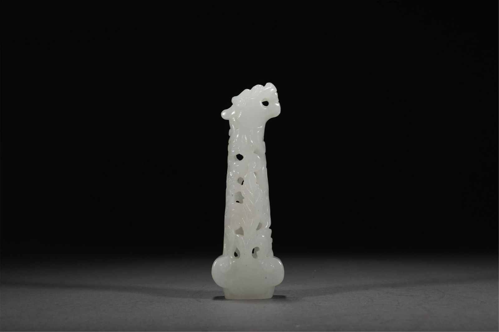 A CHINESE JADE DRAGON HEAD CARVED ITEM (1 of 9)