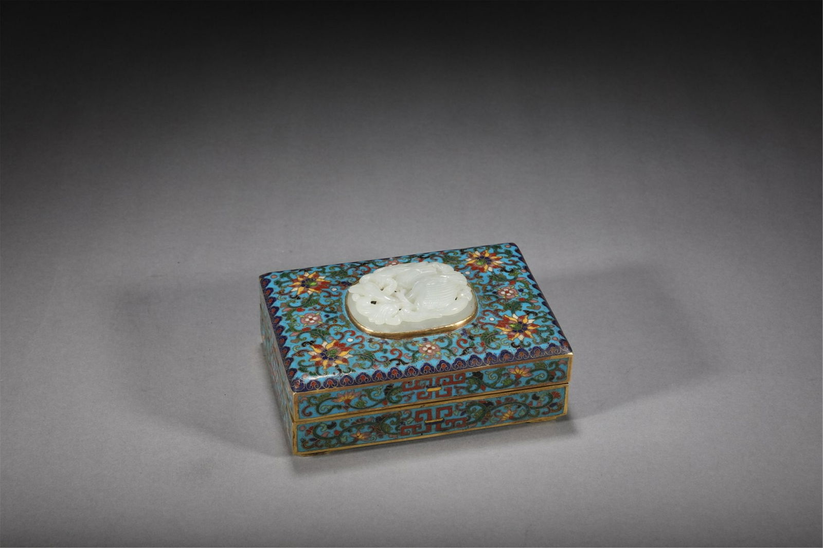 A CHINESE CLOISONNE INLAID JADE LIDDED BOX (1 of 9)