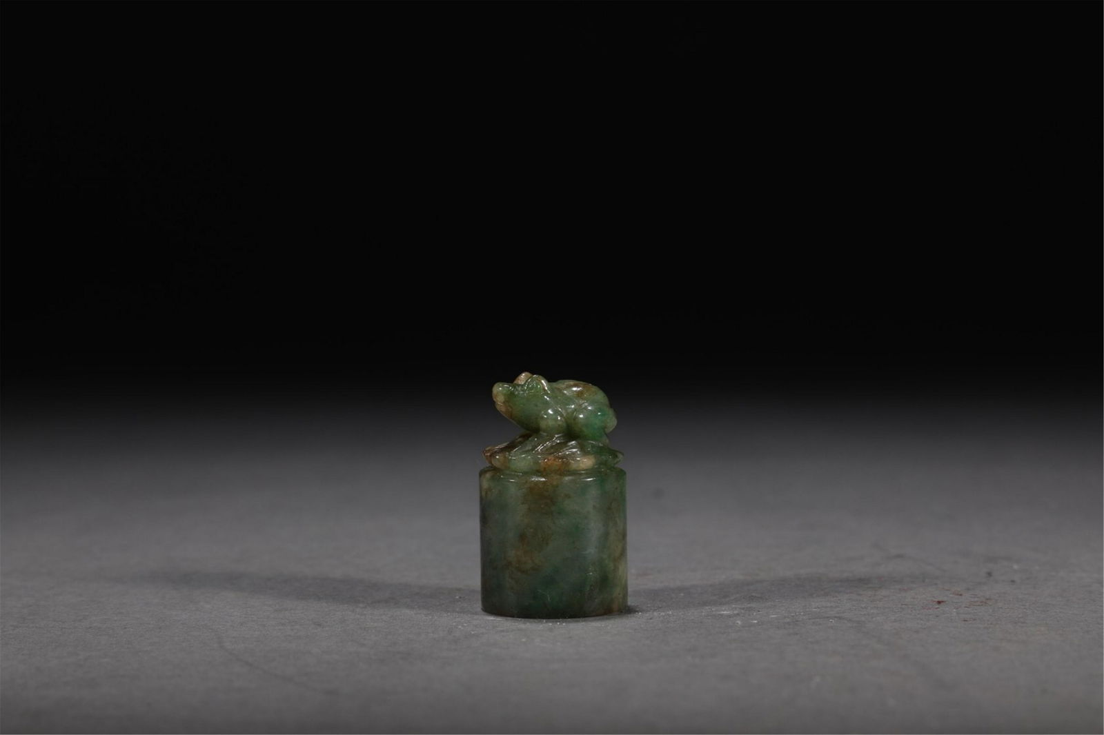 A CHINESE JADEITE FROG SEAL (1 of 6)