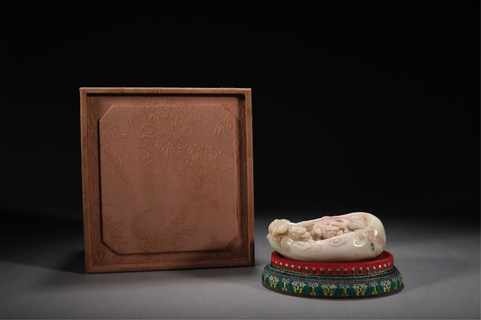 A CHINESE SHOUSHAN STONE DRAGON SEAL (1 of 9)