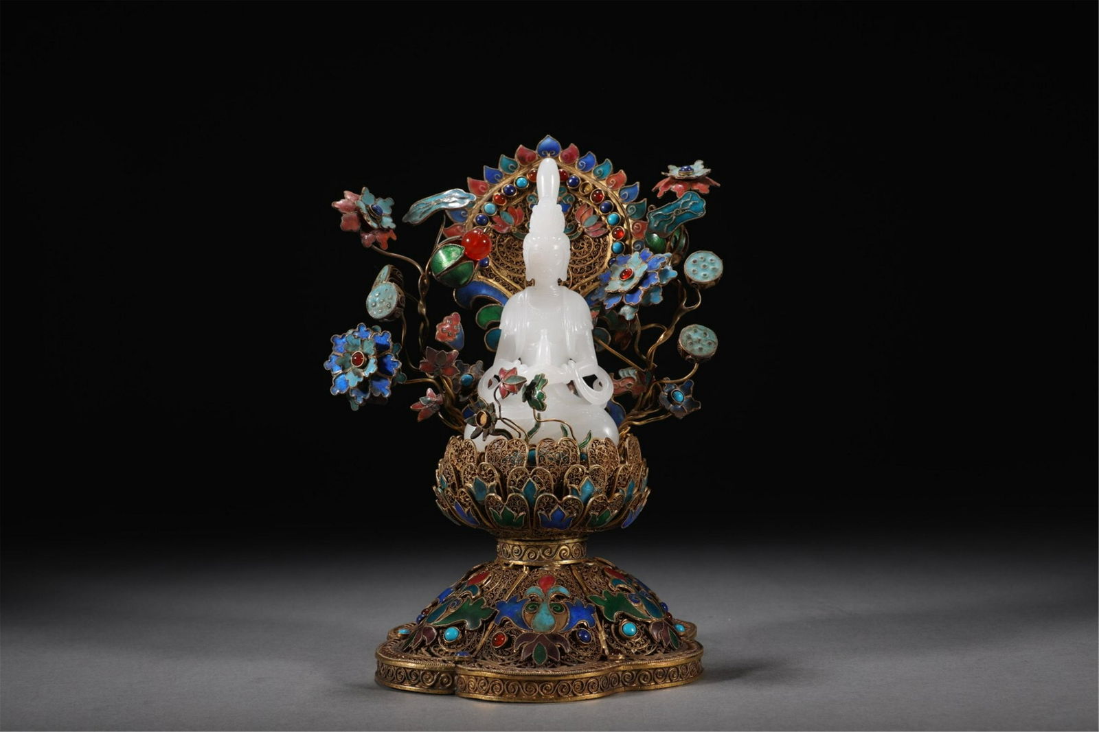 A CHINESE JADE GUANYIN BUDDHA (1 of 9)