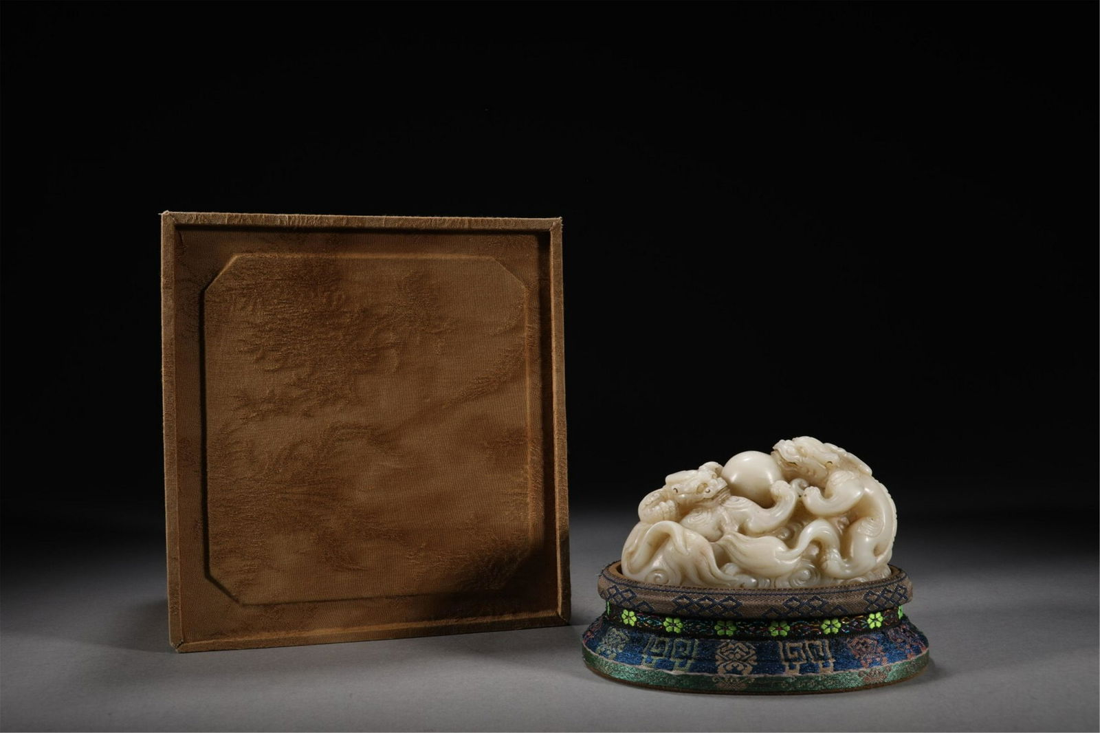 A CHINESE SHOUSHAN STONE DOUBLE DRAGONS SEAL (1 of 9)