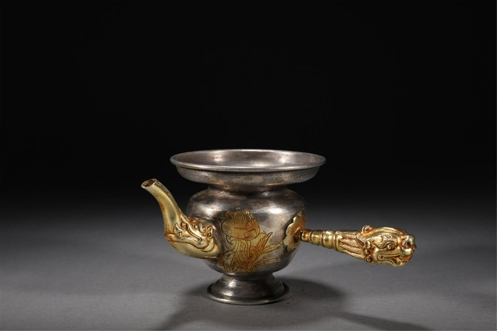 A CHINESE GILDING DRAGON HEAD EWER (1 of 9)