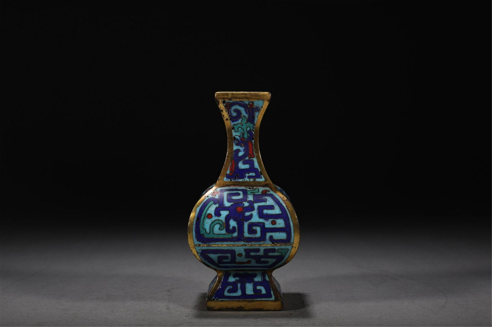 A CHINESE CLOISONNE VIEWS VASE (1 of 9)