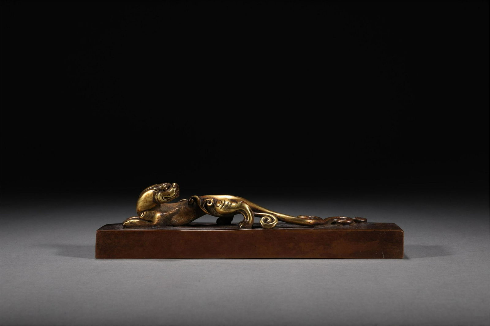 A CHINESE GILDING DRAGON PATTERN PAPER WEIGHT (1 of 9)