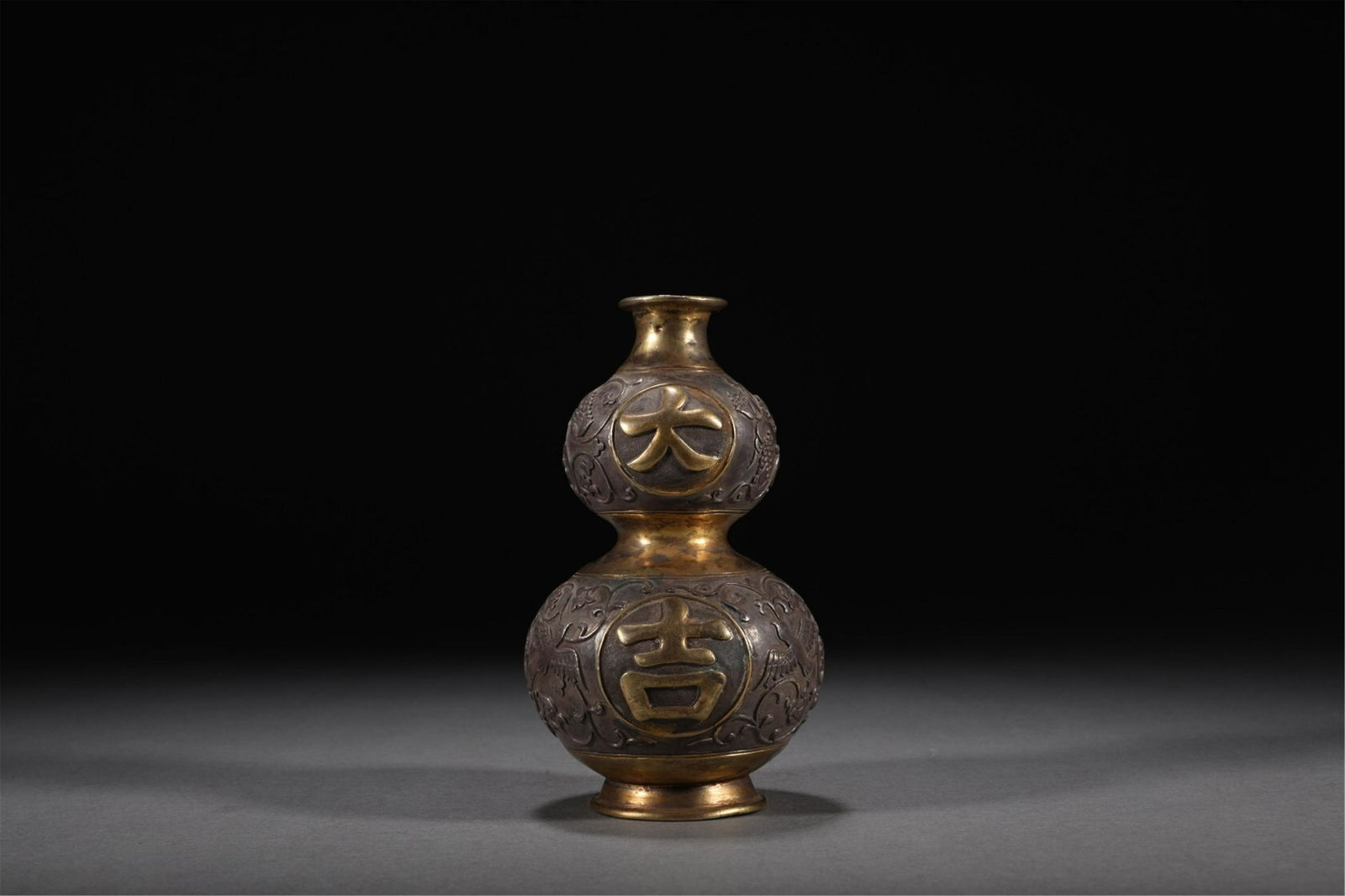 A CHINESE GILT SILVER DOUBLE GOURDS VASE (1 of 9)
