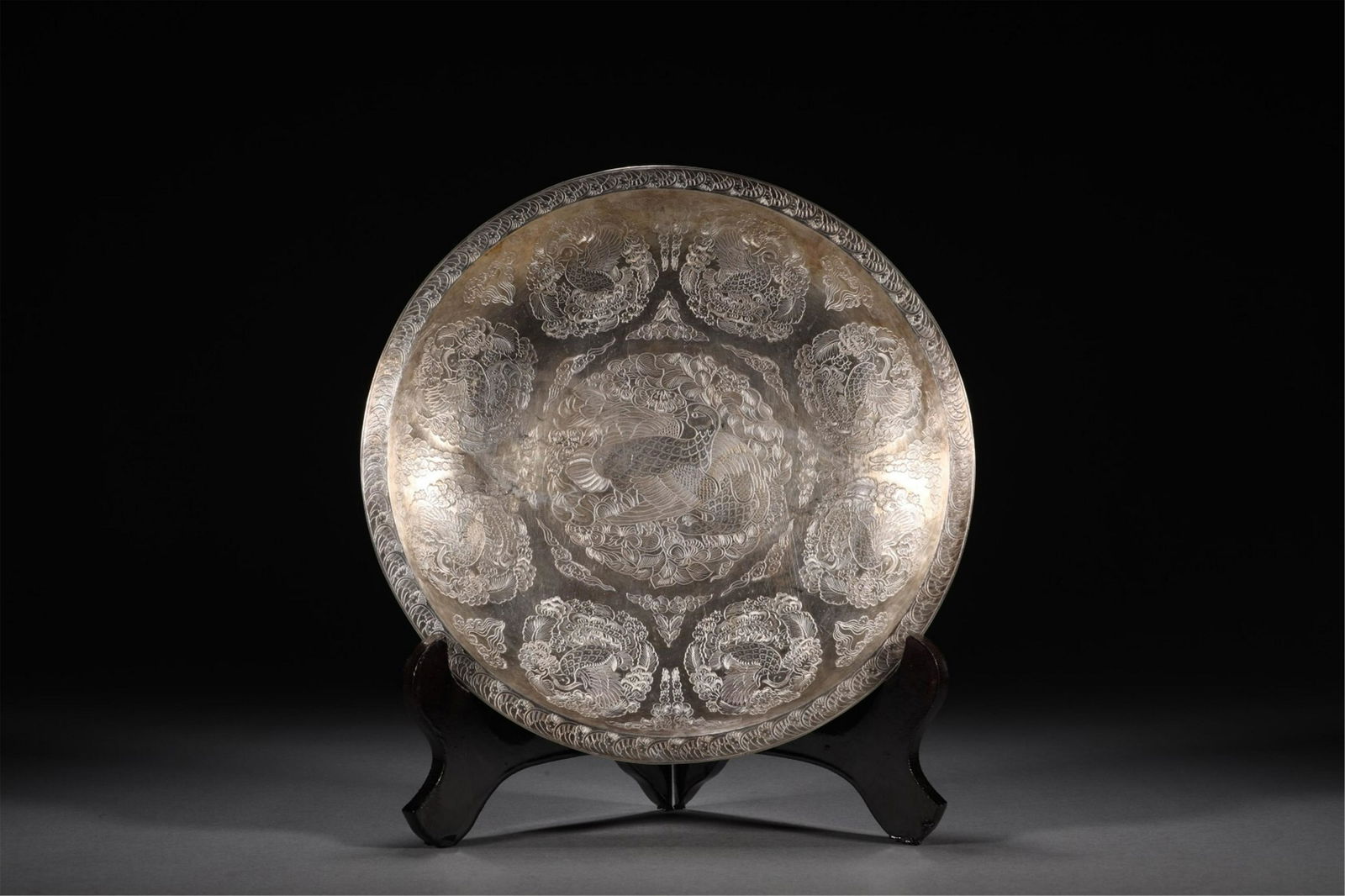 A CHINESE SILVER FRUIT DISH (1 of 9)