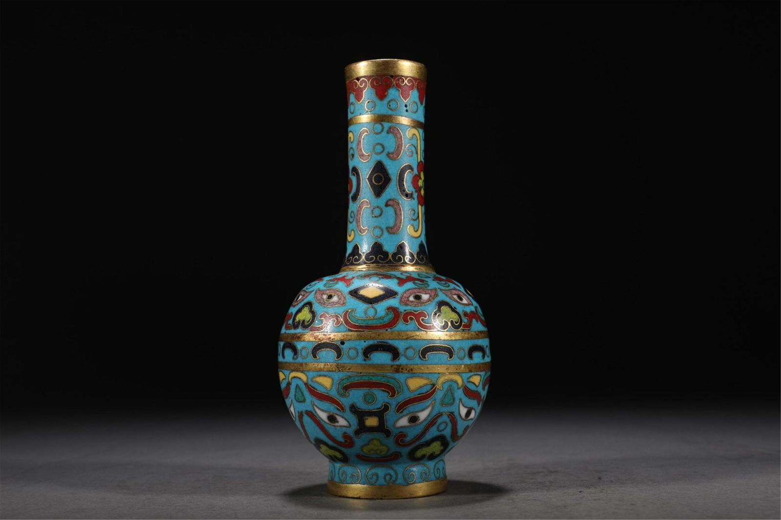 A CHINESE CLOISONNE VIEWS VASE (1 of 9)