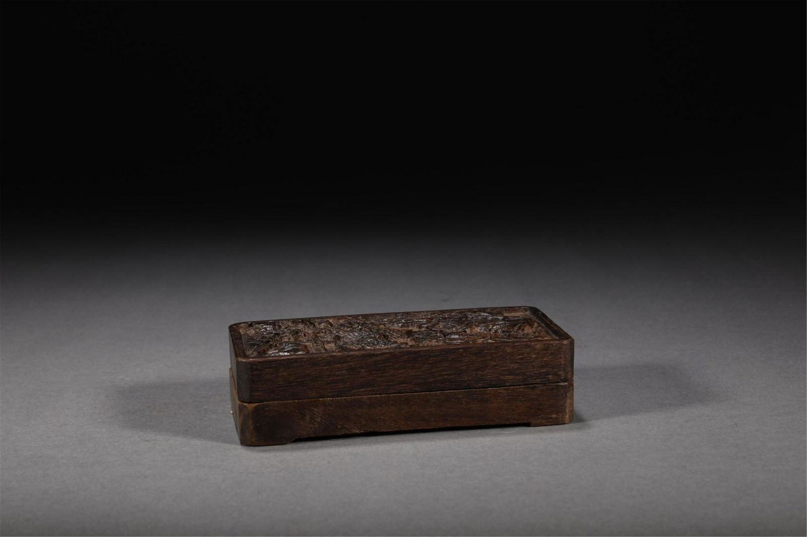 A CHINESE CHENXIANG LIDDED BOX (1 of 9)