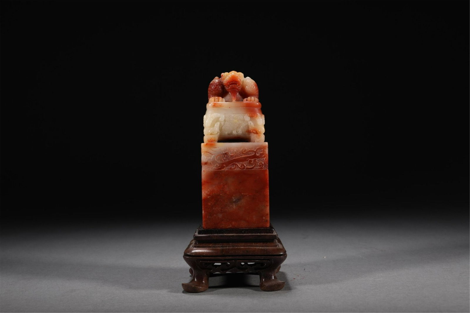 A CHINESE SHOUSHAN STONE BEAST SEAL (1 of 9)