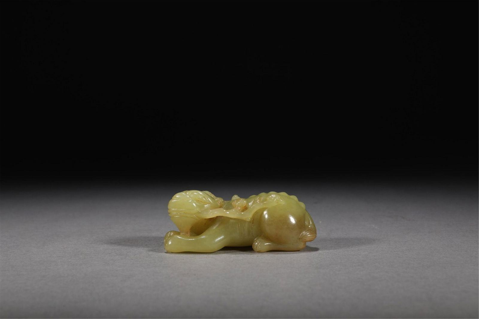 A CHINESE JADE PIXIU HAND PIECES (1 of 6)