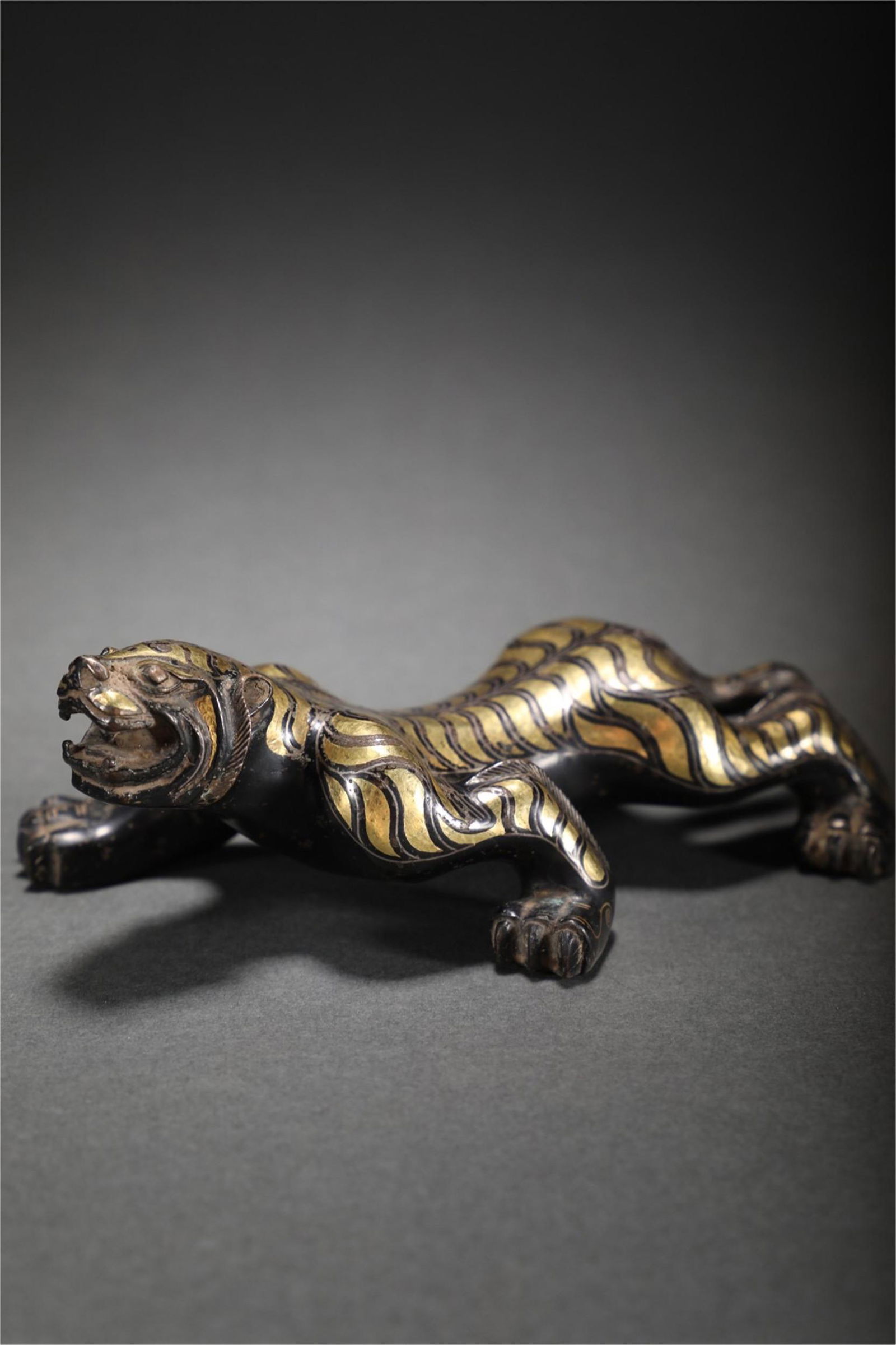 A CHINESE PAINTED GOLD AND SILVER TIGER ORNAMENTS (1 of 9)