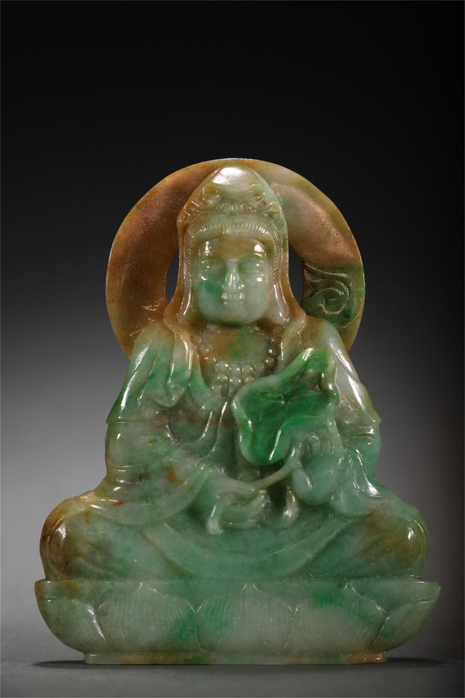 A CHINESE JADEITE GUANYIN BUDDHA (1 of 6)