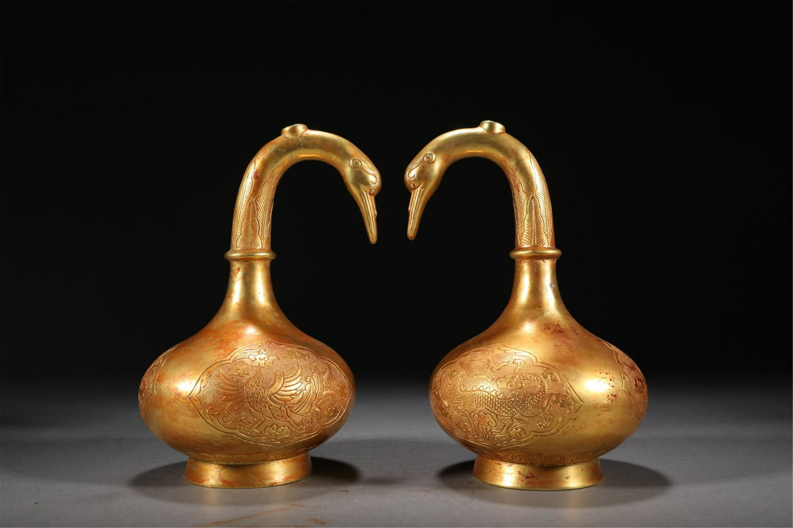A PAIR OF CHINESE GILDING GOOSE VASE (1 of 9)
