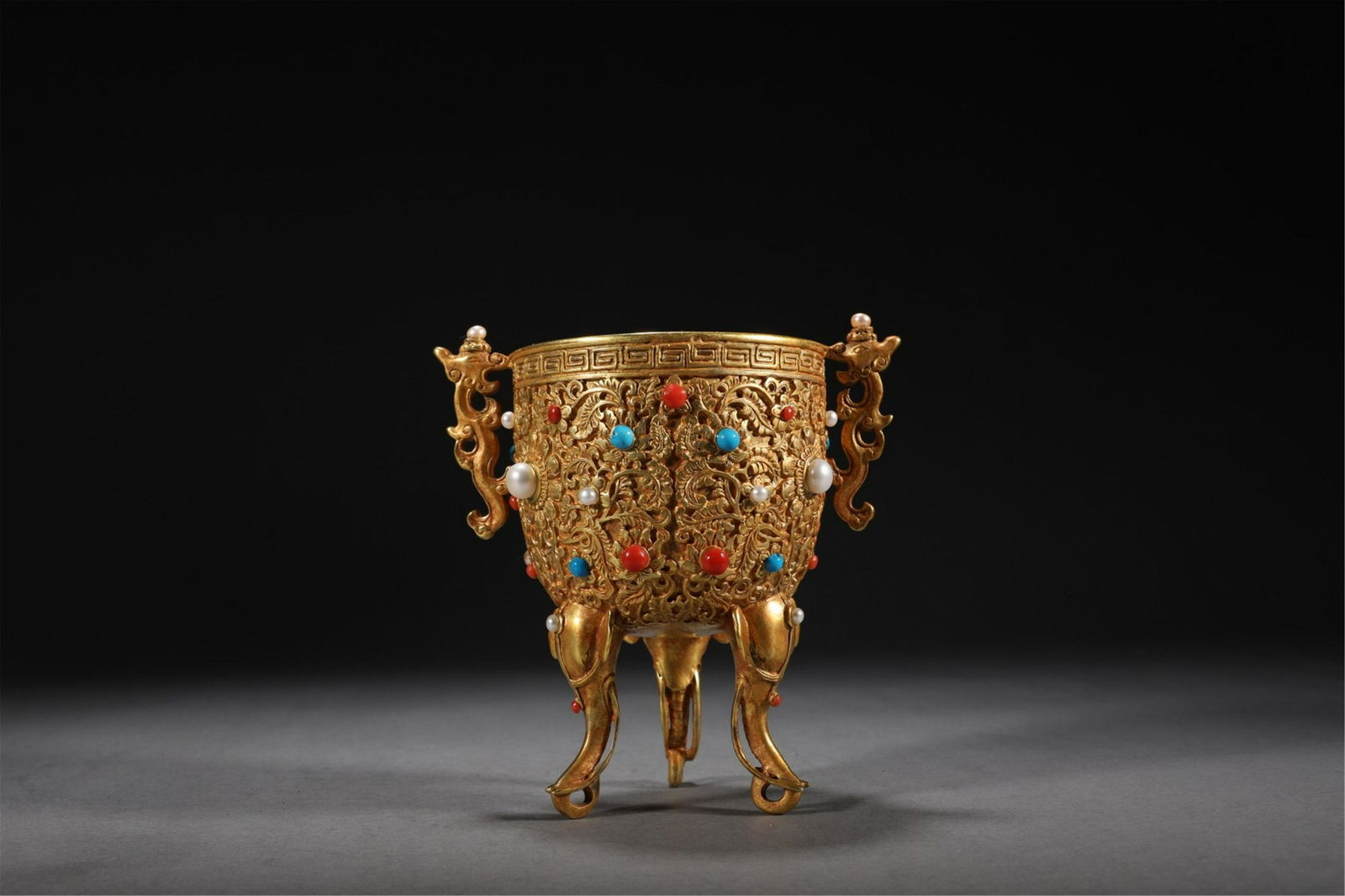 A CHINESE GILDING TRIPOD CUP (1 of 9)