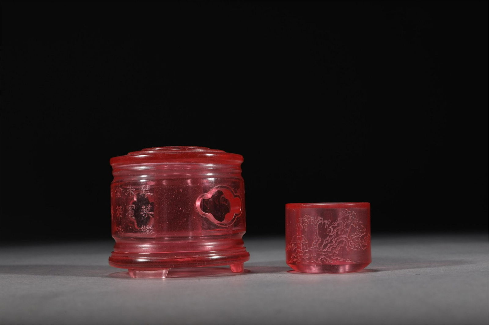 A CHINESE COLOURED GLAZE ARCHER'S RING AND BOX (1 of 9)