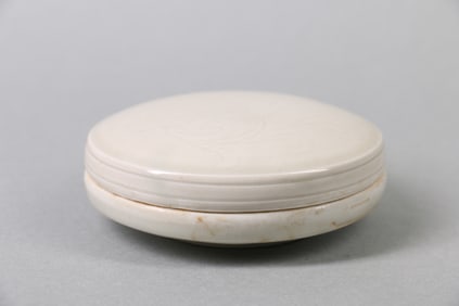 A Chinese White Glazed Porcelain Box