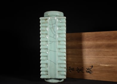 A Chinese Guan-Type Glazed Porcelain Vase