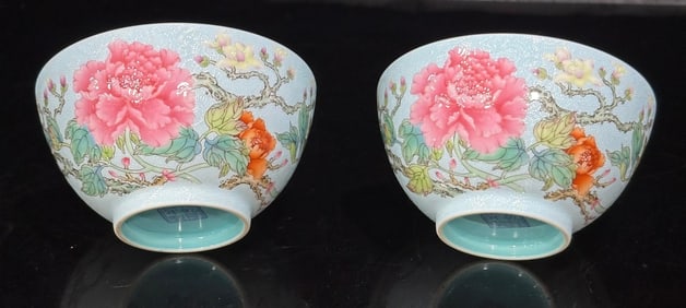 A Pair of Chinese Enamel Glazed Porcelain Cups