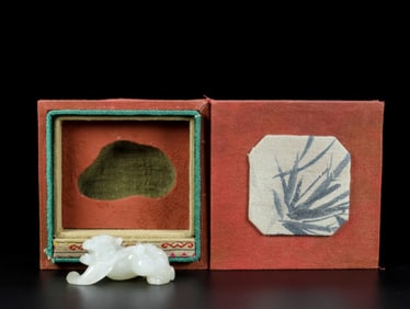 A Chinese Carved Jade Foo-Dog Statuette