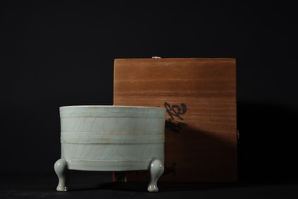 A Chinese Ru-Type Glazed Porcelain Incense Burner