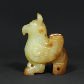 A Chinese Carved Jade Parrot Statuette
