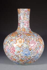 A Chinese Enamel Glazed Porcelain Vase
