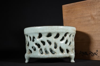 A Chinese Guan-Type Green Glazed Porcelain Incense Burner