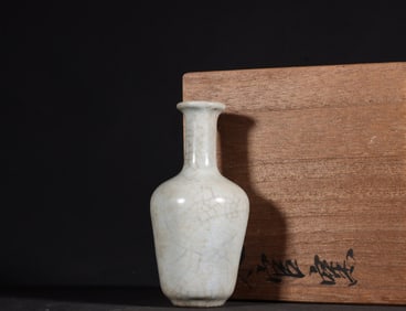 A Chinese Guan-Type Glazed Porcelain Vase