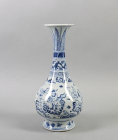 A Chinese Blue and White Porcelain Vase